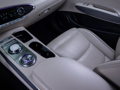 Used 2022 Genesis GV70 2.5T Advanced w/ Advanced Package image 28