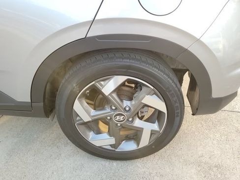 Used 2024 Hyundai Venue SEL FWD image 6