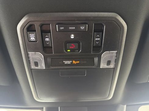 Used 2025 Toyota Tundra Limited AWD/4WD image 10