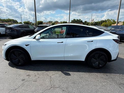 Used 2026 Tesla Model Y 2WD image 9