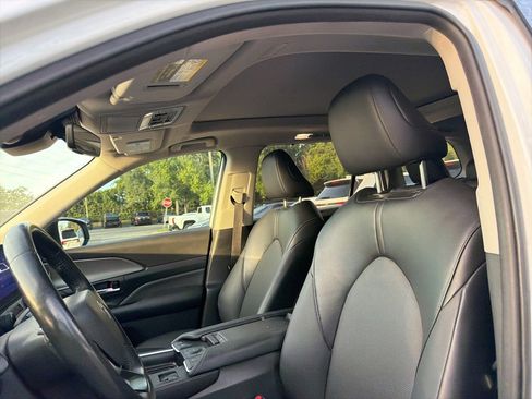 Used 2024 Toyota Grand Highlander AWD Hybrid image 9
