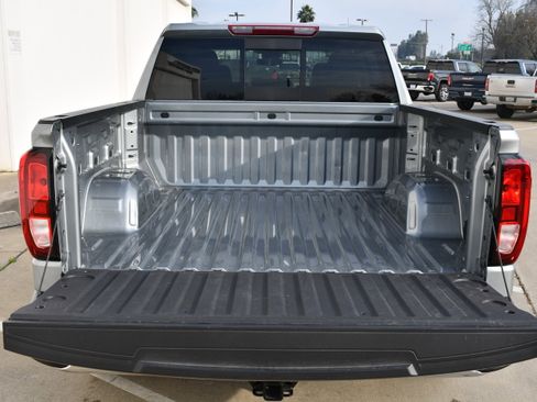 Used 2026 GMC Sierra 1500 SLE w/ Preferred Package image 8