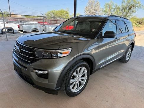 Used 2020 Ford Explorer XLT w/ Equipment Group 202A RWD image 3