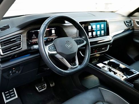 Used 2024 Volkswagen Atlas SEL Premium R-Line AWD/4WD image 17