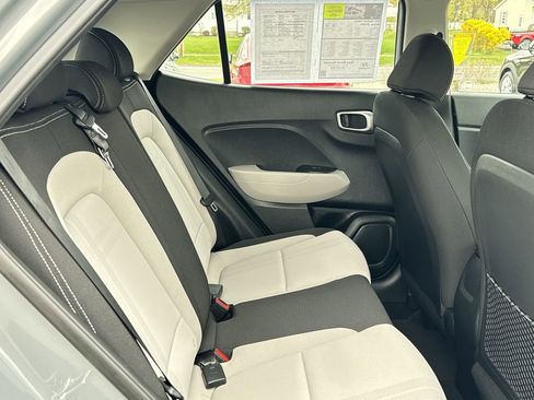 Used 2021 Hyundai Venue SEL image 21