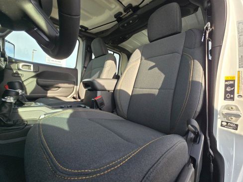 New 2025 Jeep Gladiator Sport image 23