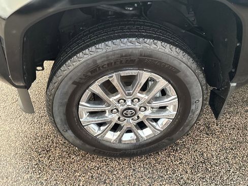 Used 2025 Toyota Tacoma Limited image 43