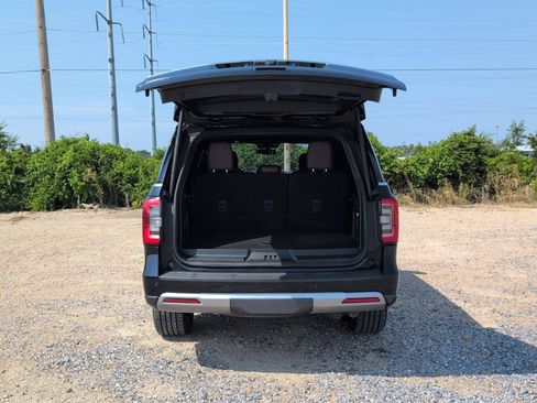 Used 2023 Ford Expedition Limited AWD/4WD image 4