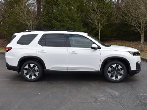 New 2026 Honda Pilot Touring image 9