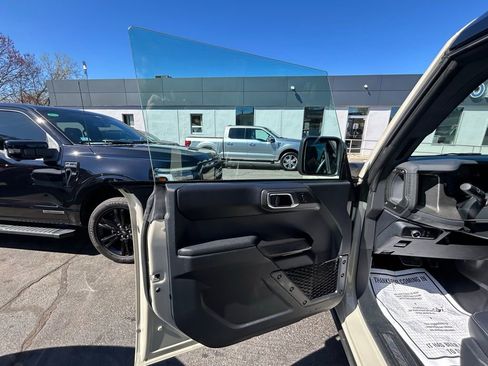 Used 2025 Ford Bronco Badlands AWD/4WD image 12