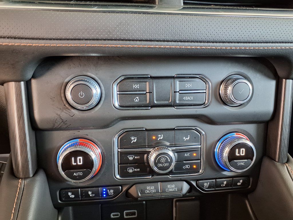 Used 2024 GMC Yukon AT4 w/ AT4 Premium Plus Package AWD/4WD image 32