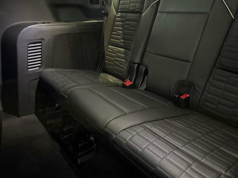 New 2026 Cadillac Escalade ESV V AWD/4WD image 15