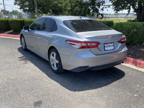 Used 2019 Toyota Camry LE FWD image 8