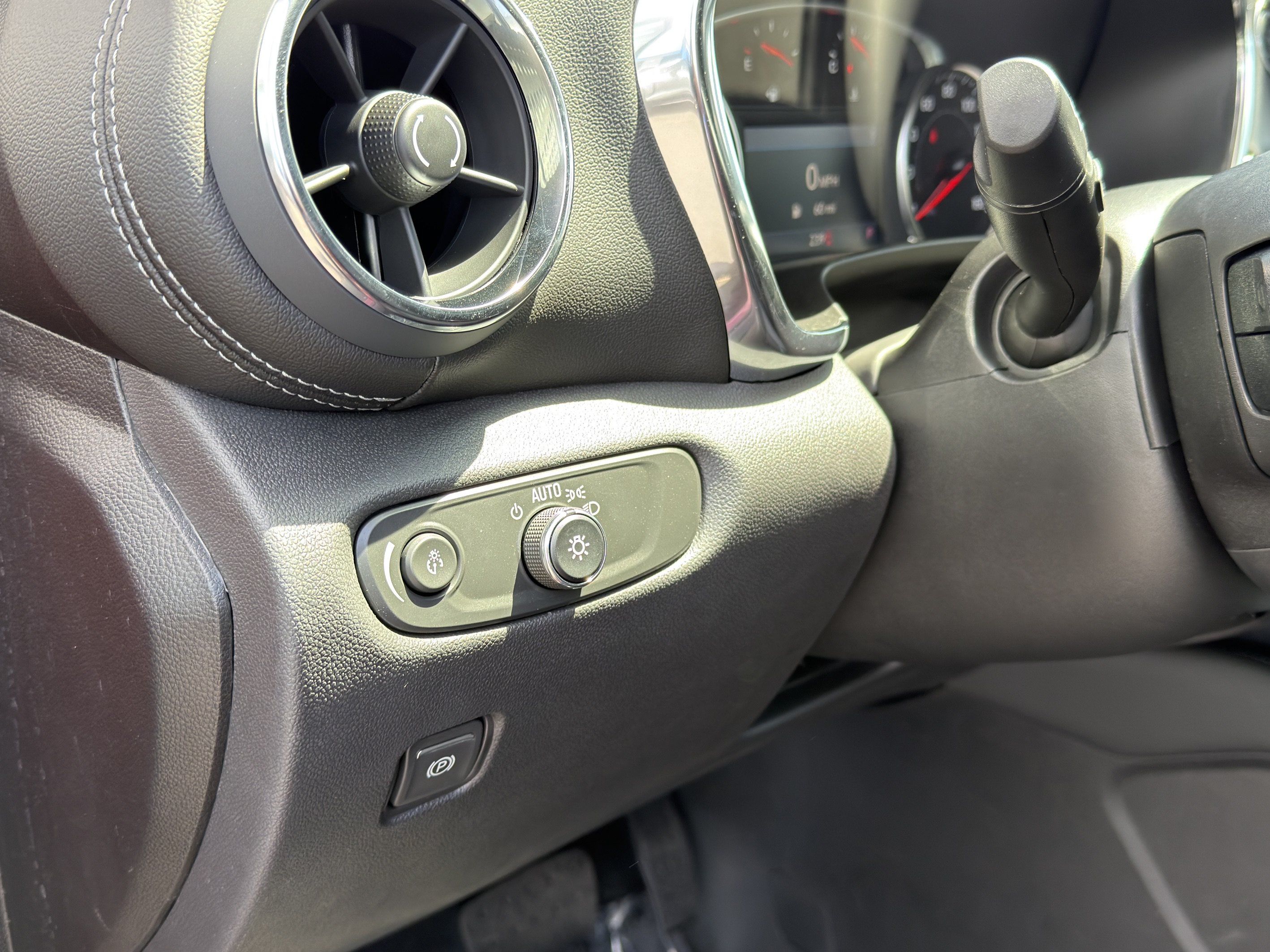New 2025 Chevrolet Blazer LT w/ Convenience Package FWD image 27
