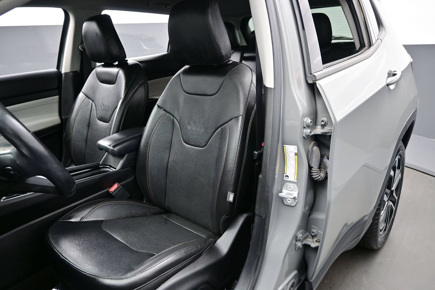 Used 2022 Jeep Compass Limited AWD/4WD image 15