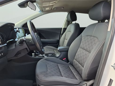 Used 2020 Kia Niro LXS FWD image 22