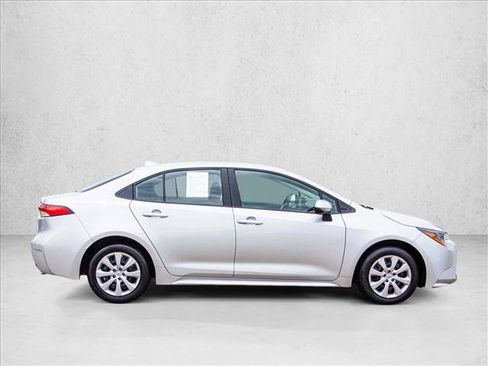 Used 2025 Toyota Corolla LE FWD image 4