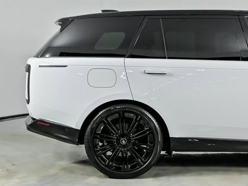 Used 2024 Land Rover Range Rover Long Wheelbase SE AWD/4WD image 13