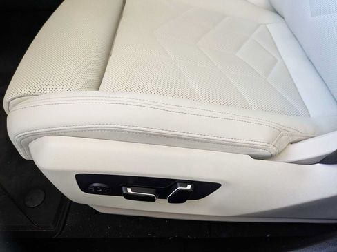 Used 2026 BMW 550e xDrive w/ Premium Package AWD/4WD image 7