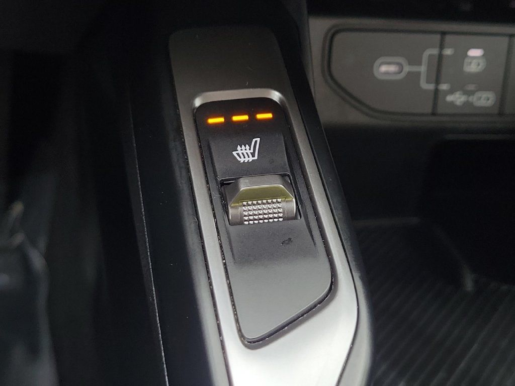 Used 2024 Kia Sorento S FWD image 19