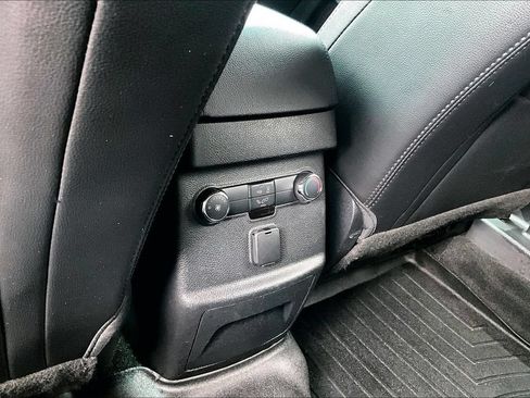 Used 2017 Ford Explorer XLT w/ Equipment Group 202A FWD image 32