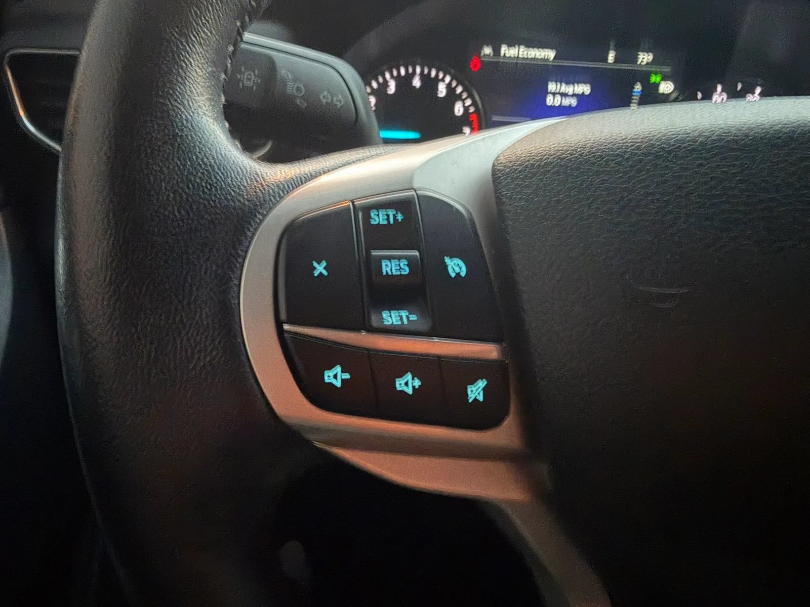 Used 2022 Ford Explorer XLT w/ Equipment Group 202A AWD/4WD image 14
