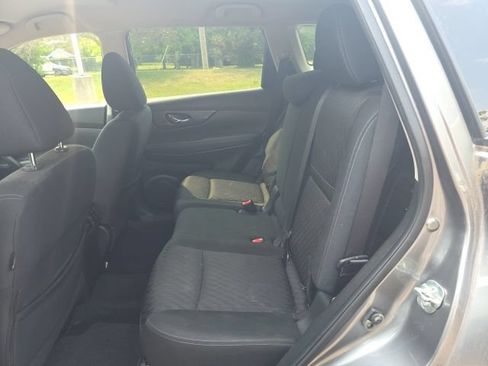 Used 2020 Nissan Rogue SV FWD image 13