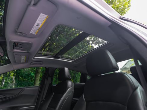 Used 2022 Chevrolet Malibu LT w/ Leather Package FWD image 12