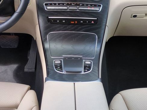 Used 2022 Mercedes-Benz GLC 300 image 19