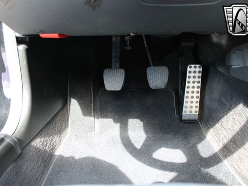 Used 2005 Chrysler Crossfire Convertible image 12