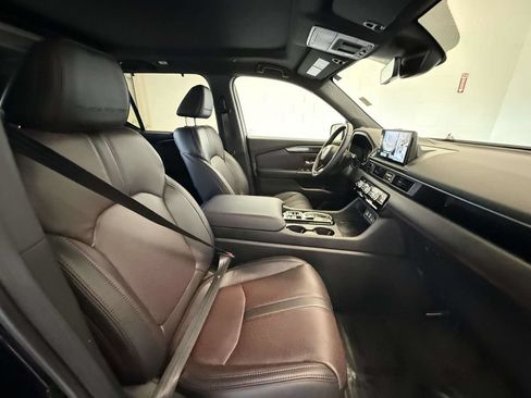 Used 2025 Honda Pilot Black Edition image 16