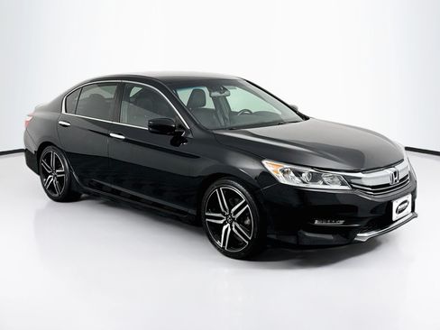 Used 2017 Honda Accord Sport image 2
