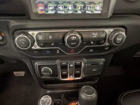 Used 2023 Jeep Wrangler Unlimited Sahara w/ Cold Weather Group AWD/4WD image 28