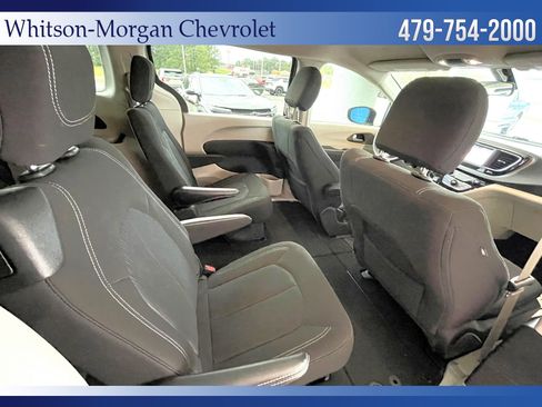 Used 2022 Chrysler Voyager LX image 43