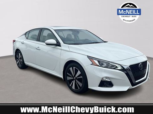 Used 2022 Nissan Altima 2.5 SL image 1