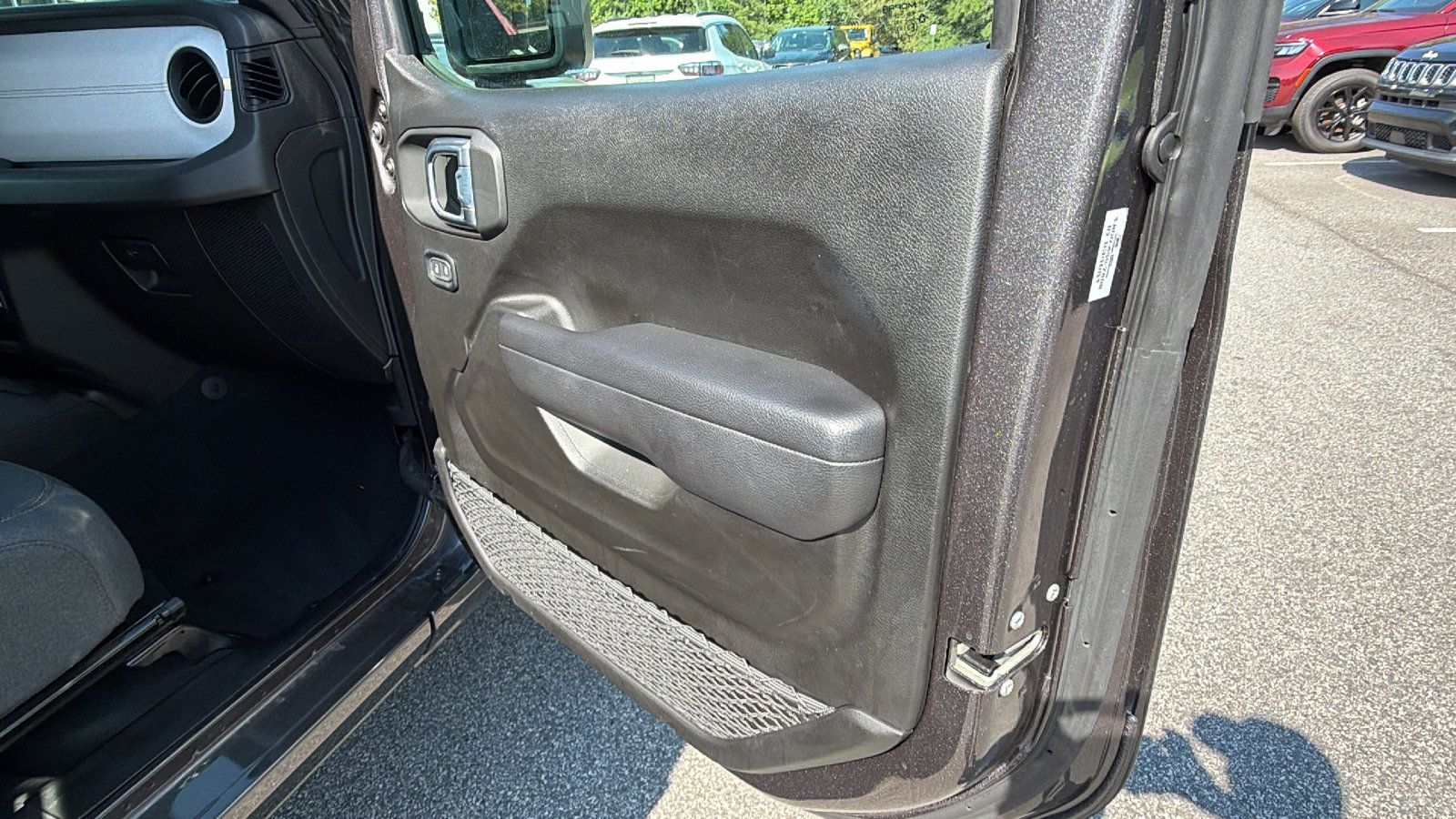 Used 2024 Jeep Wrangler Unlimited AWD/4WD image 18