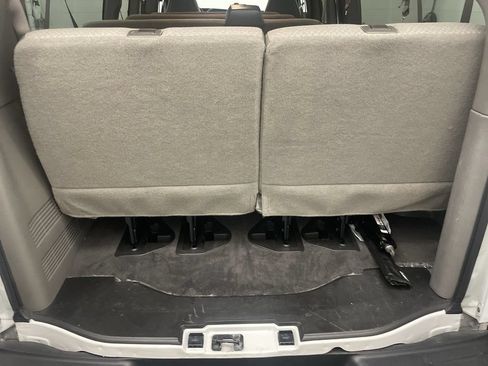 Used 2025 Chevrolet Express 3500 LT w/ LT Preferred Equipment Group RWD image 16