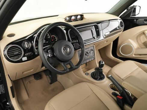 Used 2013 Volkswagen Beetle TDI FWD image 32