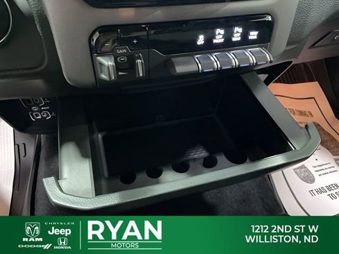 New 2026 RAM 1500 4x4 Crew Cab image 32