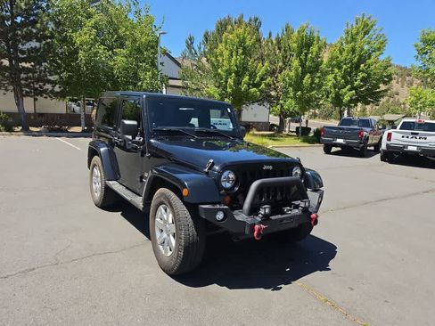Used 2012 Jeep Wrangler Sahara w/ Connectivity Group AWD/4WD image 7