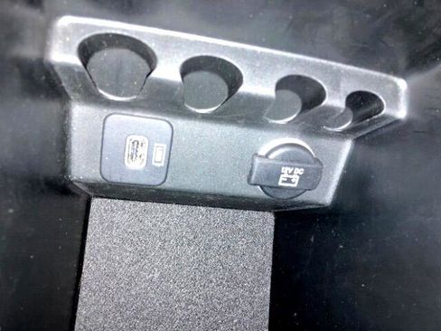 Used 2017 Jeep Cherokee Latitude w/ Cold Weather Group image 25