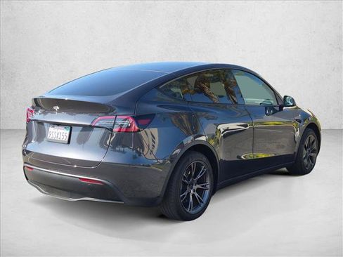 Used 2025 Tesla Model Y Long Range RWD image 5
