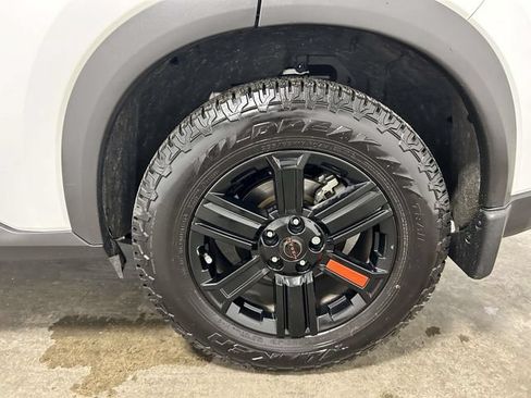 Used 2025 Nissan Rogue SV AWD/4WD image 8