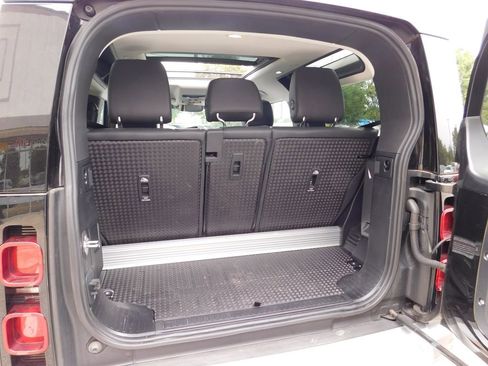 Used 2024 Land Rover Defender 90 S image 7