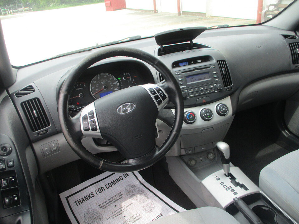 Used 2009 Hyundai Elantra SE FWD image 8