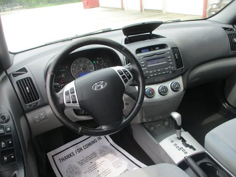 Used 2009 Hyundai Elantra SE FWD image 8