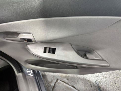 Used 2010 Toyota Corolla FWD image 28