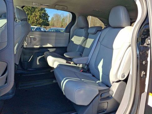 Certified 2024 Toyota Sienna XLE image 21
