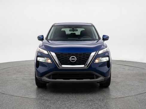 Used 2025 Nissan Rogue SV image 2