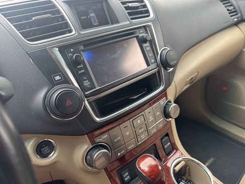 Used 2013 Toyota Highlander Limited AWD/4WD image 10